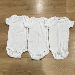 Gerber White Baby Bodysuits Set